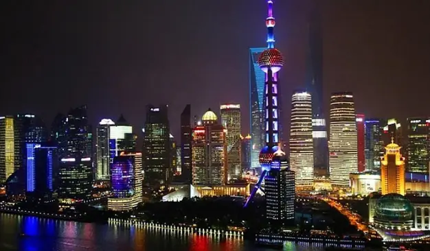 上海夜生活攻略指南：同城聚会与美食打卡的终极狂欢地图🌃